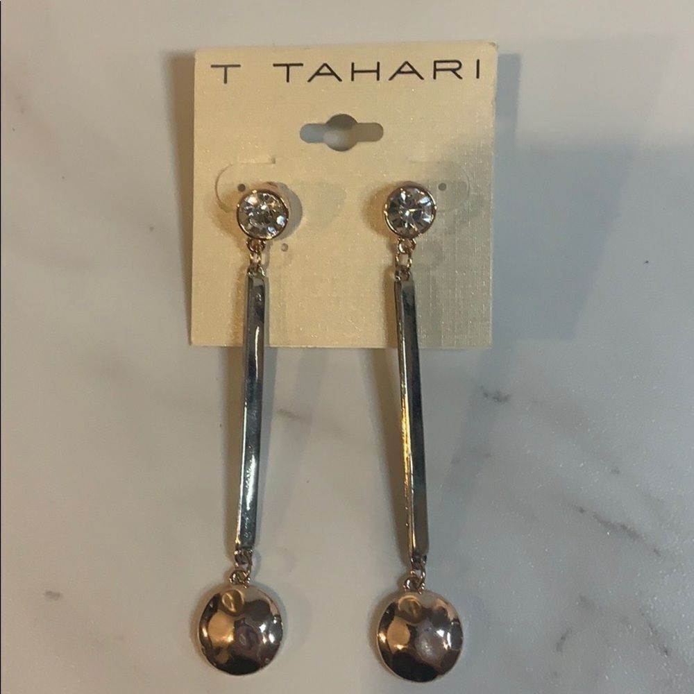 Tahari Earrings 15$